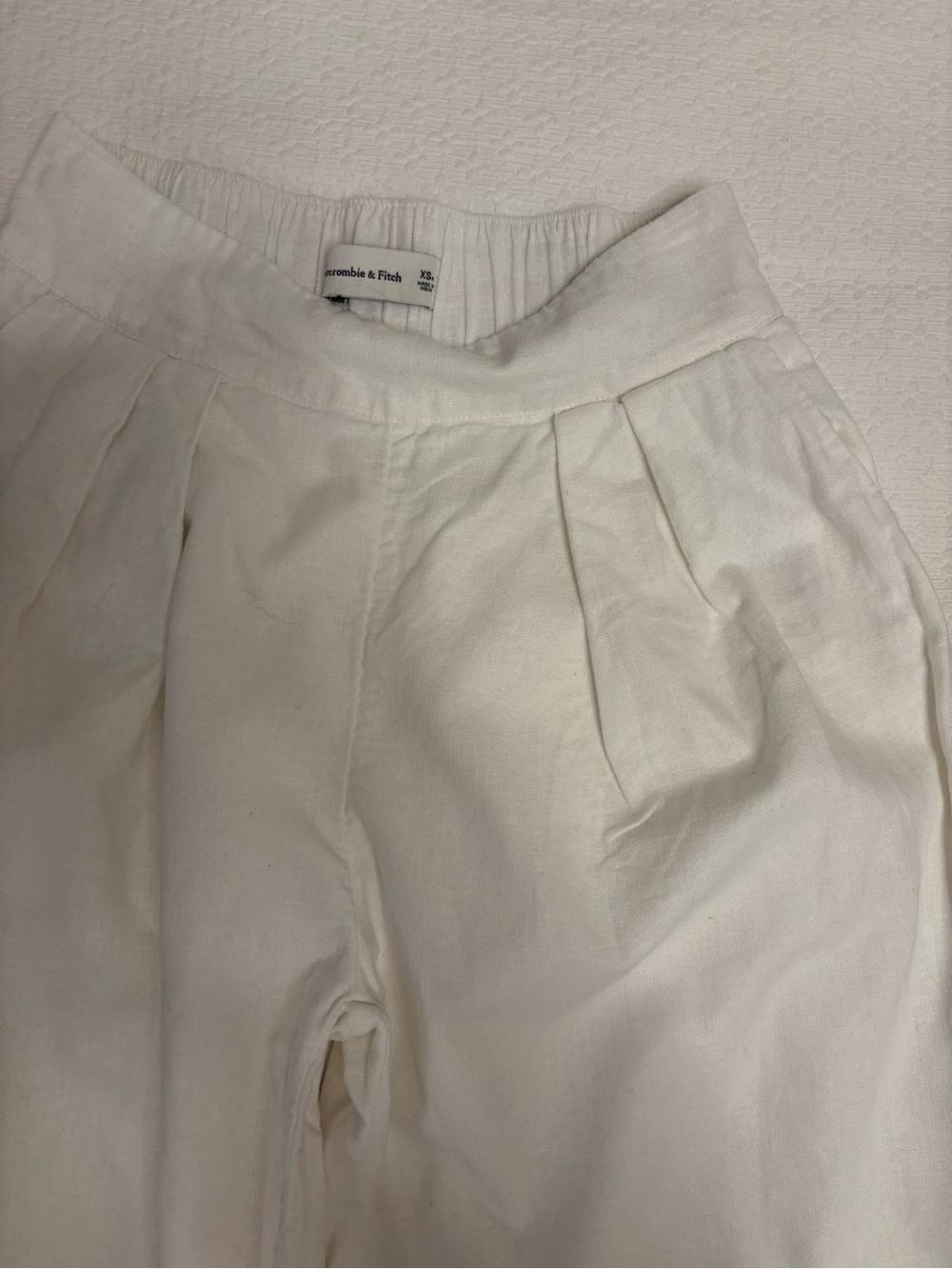 Abercrombie & Fitch White Ultra Wide-Leg Pull-On Linen Blend Pants - Picture 2 of 5